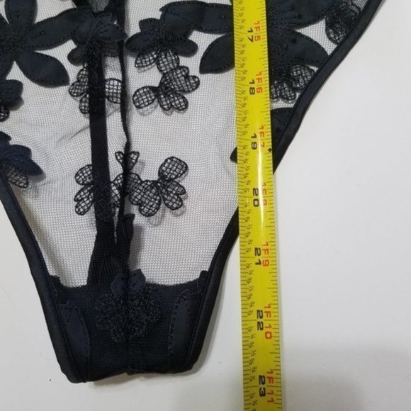 NWT Victoria's Secret Bodysuit One Piece Lingerie Black  Floral Lace M - Picture 5 of 10